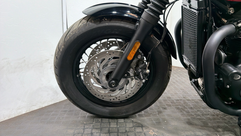 Triumph Bonneville Bobber Black
